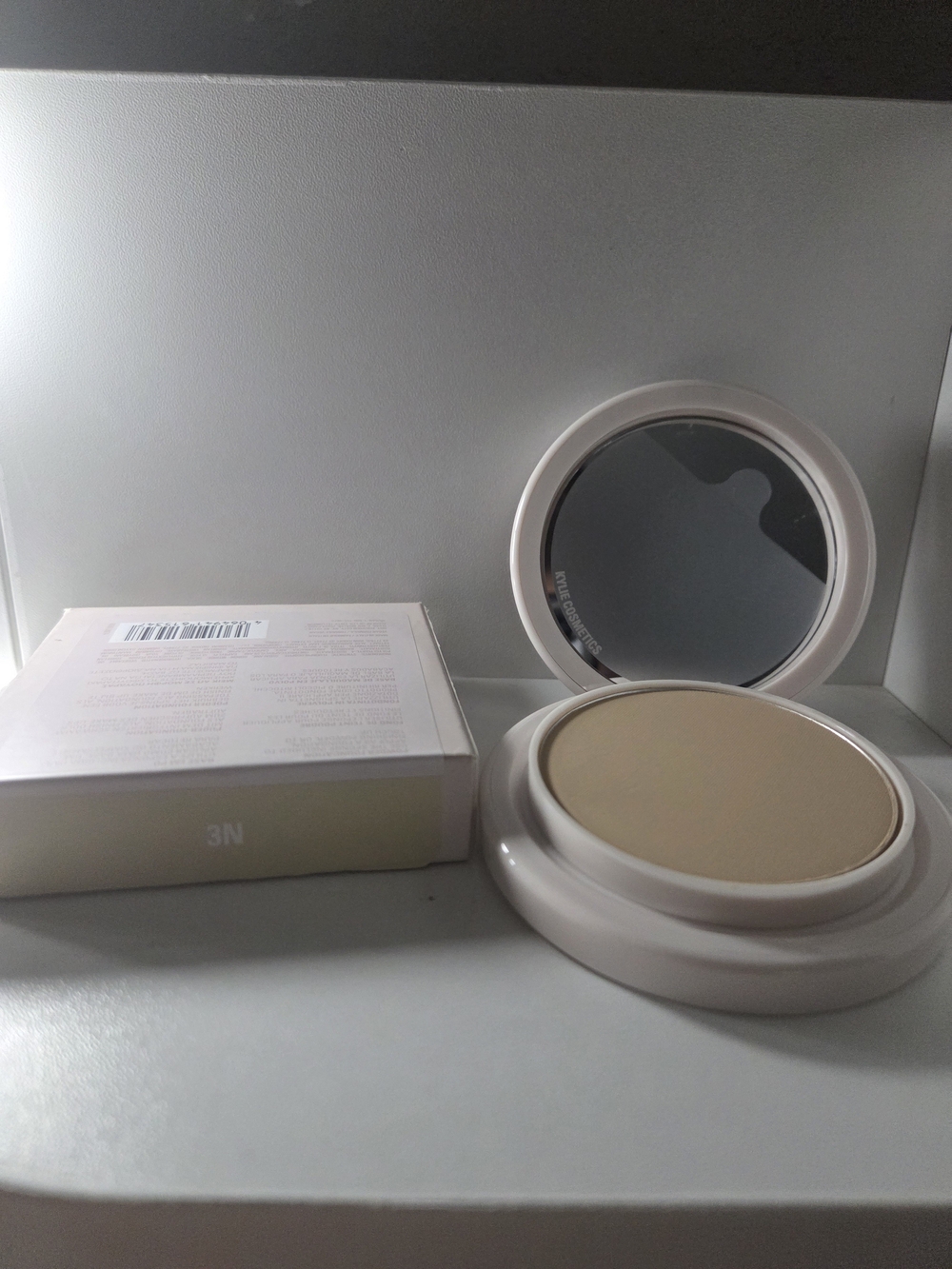 Kylie Cosmetics Pressed Powder Foundation - 3N Natural Beige